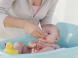 Fazer massagem no banho pode prejudicar o bebê Foto: Getty Images