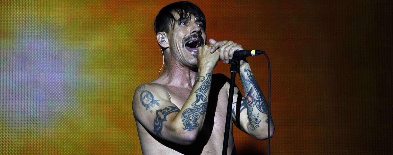 http://p2.trrsf.com.br/image/fget/cf/1897/750/0/0/1265/500/images.terra.com/2014/09/06/discos-red-hot-chili-peppers-ap.jpg