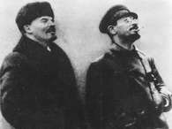 1917: Vladimir Ilyich Lenin (1870-1924) e Leon Trotsky (1879-1940) durante a revolução bolchevique Foto: Getty Images