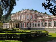 Situado na região serrana do Rio, o Museu Imperial ocupa o prédio que foi residência de verão do imperador D. Pedro II
						Foto: Museu Imperial / Divulgação