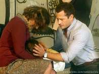 Bruno leva sua mãe e sua filha correndo para o hospital San Magno Foto: TV Globo / Divulgação