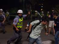 Jornalistas são agredidos por PMs em protesto em SP; veja fotos