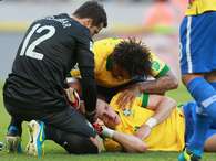 David Luiz cabeceia T. Silva e sofre sangramento no nariz; veja.