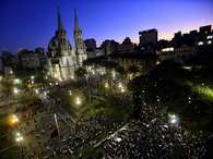Milhares de pessoas se reúnem em São Paulo em protesto contra o aumento da tarifa de transporte e outras mudanças
						Foto: Fernando Borges / Terra