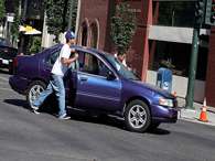 Tentar fazer o carro pegar no tranco pode estragar várias peças do veículo. Foto: Shutterstock