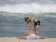 Vitor Belfort e Joana Prado curtem praia no Rio. Foto: Dilson Silva