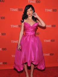 Rihanna: Rihanna � um camale�o quando se trata de mudan�as de visual e neste ano n�o foi diferente. Mas talvez a maior mudan�a tenha sido quando cortou os longos fios negros e apareceu com as madeixas estilo 
