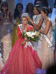 A norte-americana Olivia Culpo foi eleita a Miss Universo 2012. Com o título, ela se tornou a oitava mulher de seu país a conquistar o concurso, cuja disputa começou em 1952. A coroa de brilhantes, símbolo do posto, foi entregue pela detentora do título de 2011, a angolana Leila Lopes Foto: 