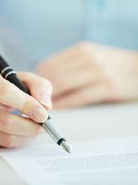 ara montar um clube, é necessário assinar um regulamento com uma corretora de valores Foto: Shutterstock