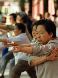 Segundo pesquisa, as mulheres lideram os casos de demência e Alzheimer na China Foto: Getty Images
