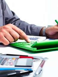 Escolha da melhor aplicação deve considerar as taxas, os impostos e a rentabilidade de cada um, além do período de tempo do investimento Foto: Shutterstock