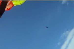 Um paraquedista norueguês escapou por muito pouco de um meteorito que passou a poucos metros dele durante um salto Foto: YouTube/NRK / Reprodução