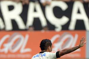 Mano evita comentar chegada de zagueiro e quer segurar Ralf