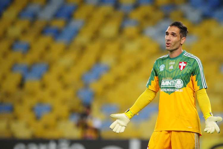 De volta ao time e com boa atuação, Prass comemora vitória fora de casa