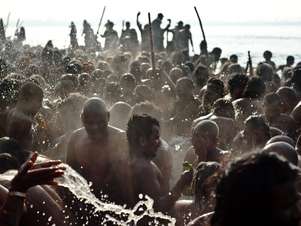 O festival Kumbh Mela, que começou em 14 de janeiro e concluirá no início de março, é celebrado a cada 12 anos em Allahabad Foto: AFP