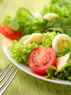 Alimentação saudável ajuda a prevenir e combater a hipertensão Foto: Getty Images