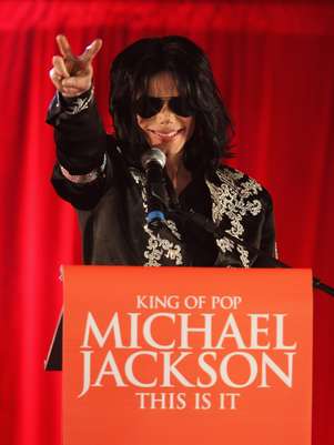 Michael Jackson durante o lançamento da turnê 'Is This It'. Ele morreu antes dos shows Foto: Getty Images
