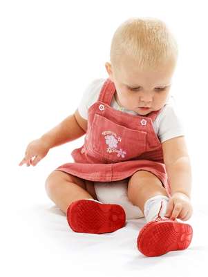 Sapato não pode ser muito apertado para não limitar a movimentação do pé Foto: Shutterstock