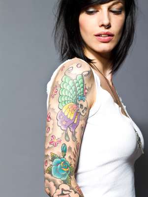 Segundo pesquisa, as mulheres tatuadas são consideradas mais atraentes e acessíveis Foto: Getty Images