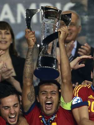 Meio-campista chamou atenção com seleção Sub-21 da Espanha, e foi contratado a pedido de técnico Pep Guardiola Foto: AP