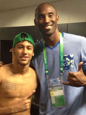 Neymar recebeu Kobe Bryant no vestiário da Seleção Foto: Instagram / Reprodução