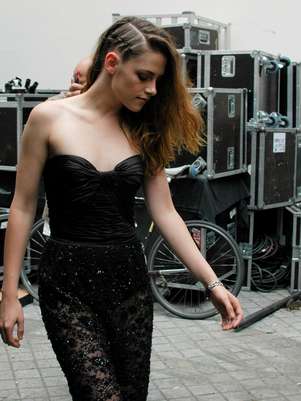 A calça bordada com brilhos revelava as pernas da atriz Foto: Daniela Fetzner / Especial para Terra