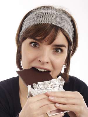 Estudos mostram que, na TPM, mulheres chegam a consumir 1.100 calorias a mais por dia Foto: Getty Images