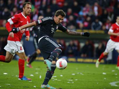 Mandzukic foi o destaque de mais uma vitória do Bayern de Munique, com dois gols Foto: Reuters