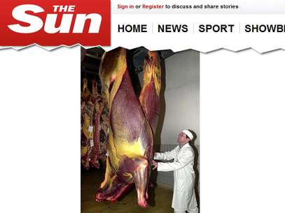 O jornal The Sun divulgou uma foto de um abatedouro de carne de cavalo na França Foto: Reprodução