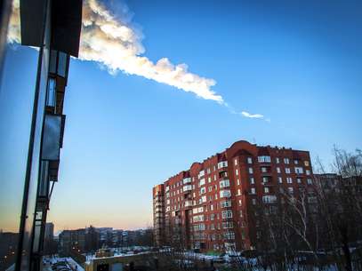 Meteorito caiu na Rússia deixando centenas de feridos Foto: Oleg Kargopolov / AFP