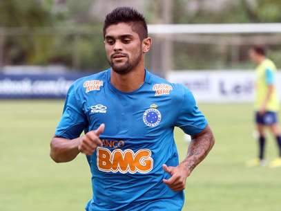 Luan pode ser novidade no banco do Cruzeiro no clássico Foto: Denilton Dias/Vipcomm / Divulgação