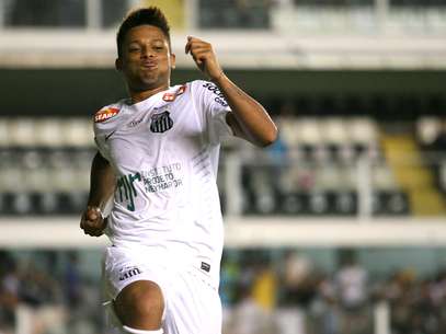 André fez os dois gols do Santos na vitória contra o XV Foto: Guilherme Dionizio / Gazeta Press