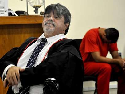 O advogado Luiz Adolfo, da defesa de Bruno, durante a sessão de segunda-feira, primeiro dia do julgamento. Foto: Marcelo Albert / TJMG / Divulgação
