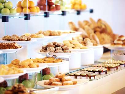 Noventa e quatro por centro dos brasileiros acreditam que é um diferencial ter a primeira refeição do dia inclusa na diária Foto: Getty Images