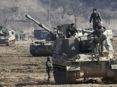 Tanques sul-coreanos manobram durante o exercício militar anual "Key Resolve" Foto: AP