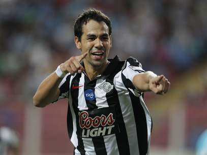 Velázquez marcou gol do Libertad contra Sporting Cristal Foto: AP