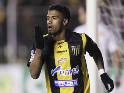 Reina fez o gol de empate do The Strongest em La Paz Foto: Reuters