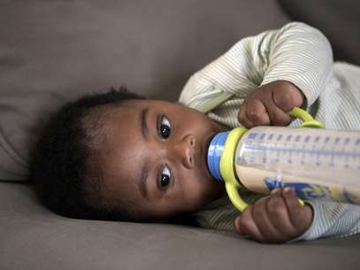 O número de calorias indicado depende da idade, tamanho e grau de atividade dos bebês Foto: Getty Images