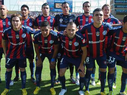 San Lorenzo perfilado antes do jogo Foto: AFP San Lorenzo perfilado antes do jogo Foto: AFP