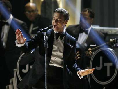 Justin Timberlake canta Suit & Tie na premiação dos Grammy, em Los Angeles. 10/02/2013 Foto: Mike Blake / Reuters