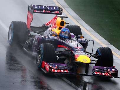 Vettel com a pista ainda molhada: alemão soberano em treino na Austrália Foto: Getty Images