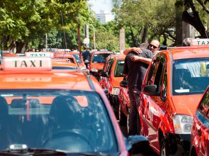 Após as mortes, taxistas em Porto Alegre fizeram vários protestos por segurança e Justiça Foto: Diogo Sallaberry/LLPhoto Press / Futura Press