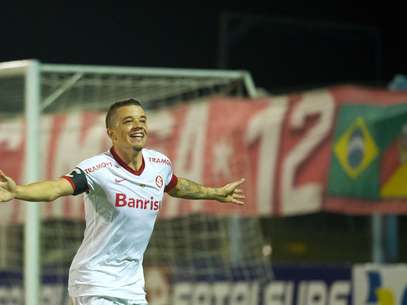 Inter contou com grande exibição de D'Alessandro (foto) e Caio para vencer por 2 a 0 Foto: Vinícius Costa/LLPhoto / Futura Press Inter contou com grande exibição de D'Alessandro (foto) e Caio para vencer por 2 a 0 Foto: Vinícius Costa/LLPhoto / Futura Press