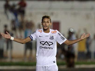 Neymar voltou a marcar e amenizou a quebra do jejum no último domingo Foto: Célio Messias / Agência Lance
