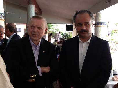 Presidente da CBF, José Maria Marin, esteve ao lado do deputado Vicente Cândido para alinhavar as doações Foto: Dassler Marques / Terra