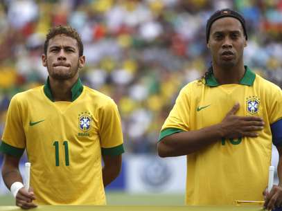 Neymar e Ronaldinho foram exaltados após amistoso Foto: AP