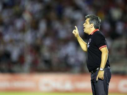 Técnico Ney Franco tem problemas para jogo no Campeonato Paulista e também para partida na Copa Libertadores Foto: Thiago Calil/Photopress / Gazeta Press