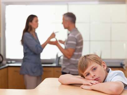 Para especialistas, os filhos devem ser mantidos fora de conflitos entre os pais Foto: Shutterstock