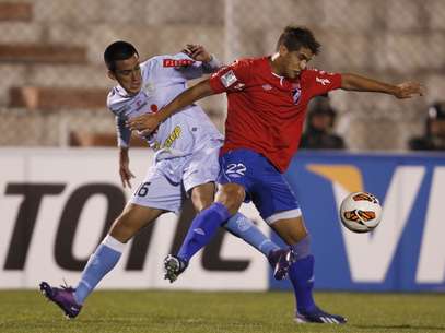 Real Garcilaso dominou totalmente o jogo contra o Nacional-URU Foto: AP