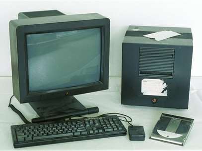 Computador NeXT que Tim Berners-Lee usou para montar o primeiro servidor será trazido de volta à vida pelo Cern Foto: Cern / Divulgação
